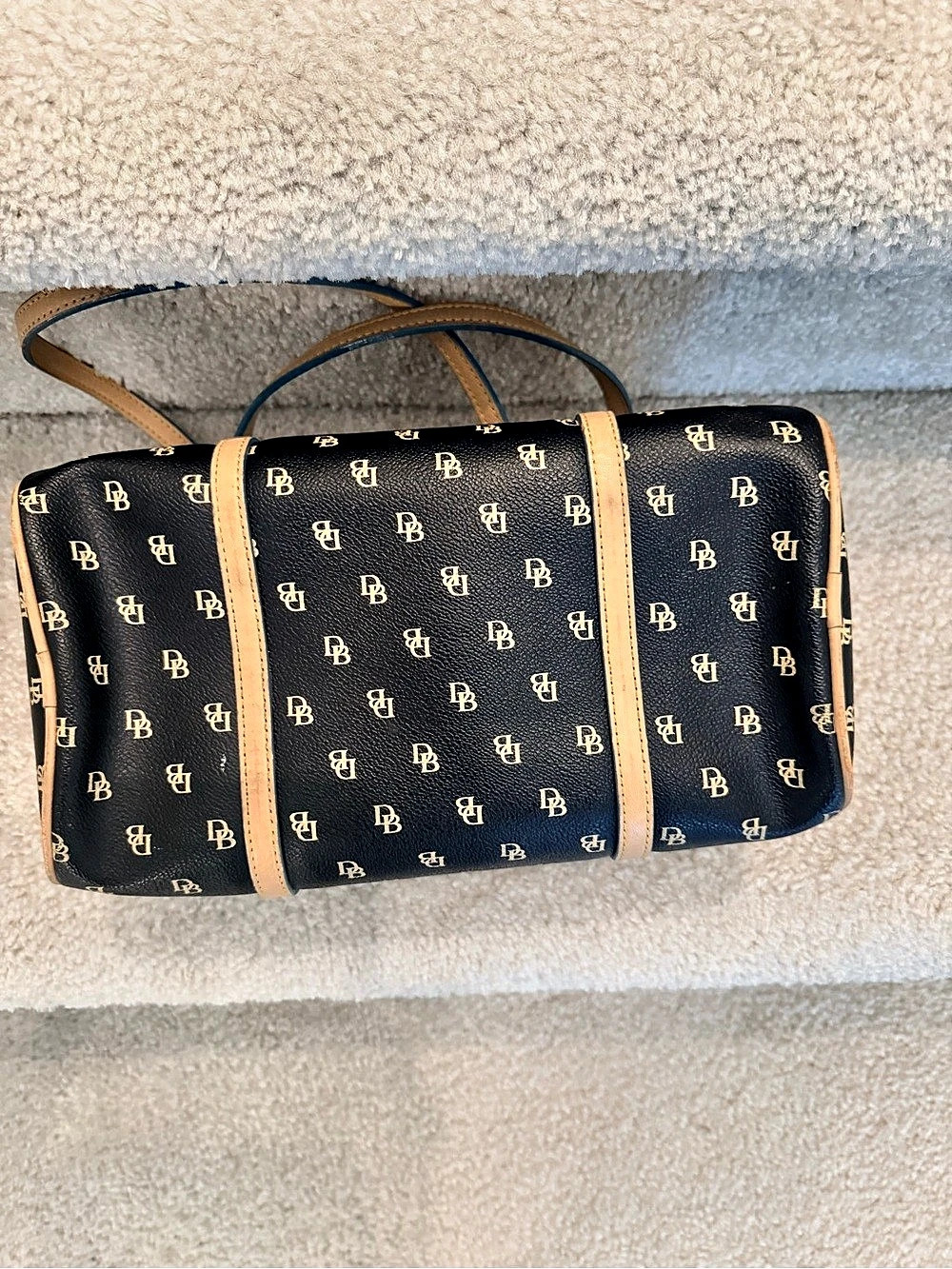 Dooney & Bourke DB 75 Monogram Barrel Bag Black & Tan - Picture 3 of 9